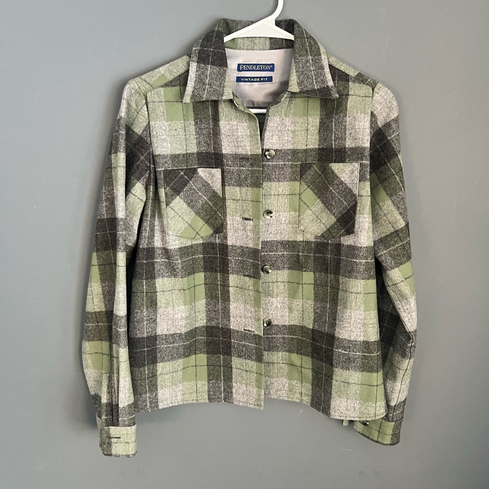 Vintage Pendleton Tuckeroo Size M Wool Plaid Loop Collar Button Down Shirt